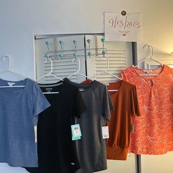 Tops- 8-skirtsNEW and 3 Like NEW pics // video for description!! - Picture 8 of 11